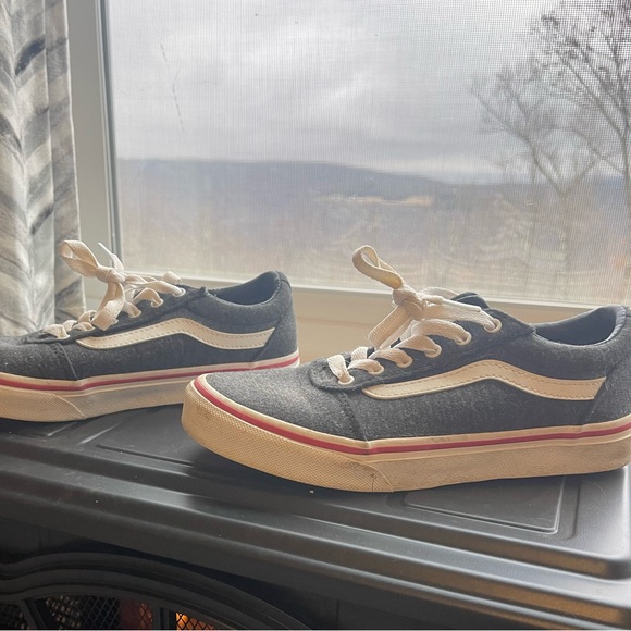Vans - Picture 2 of 4
